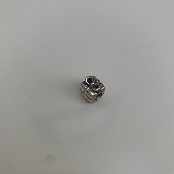 Authentic Pandora Present Charm - Picture 3 of 5